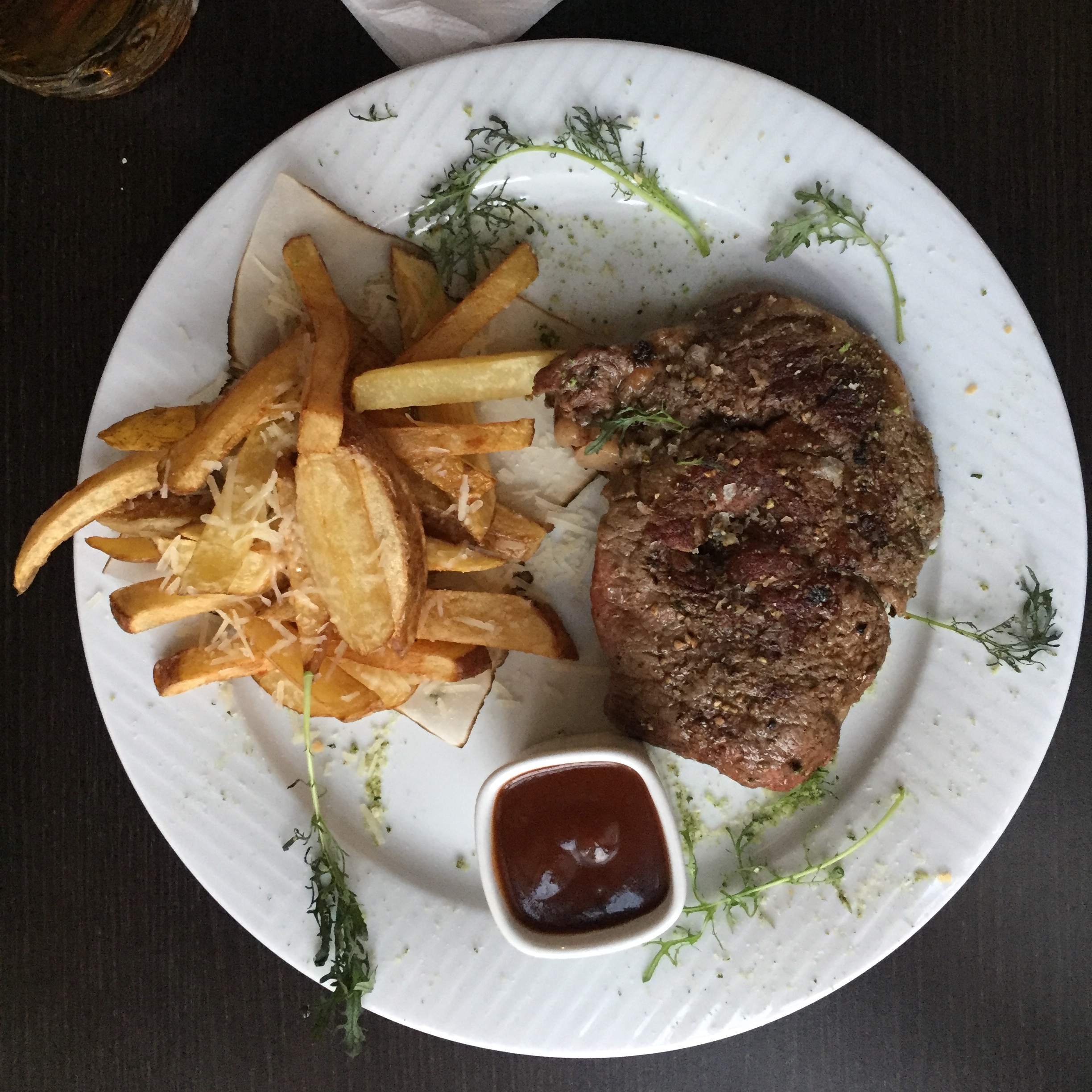 Rib Eye mit Parmesanpommes